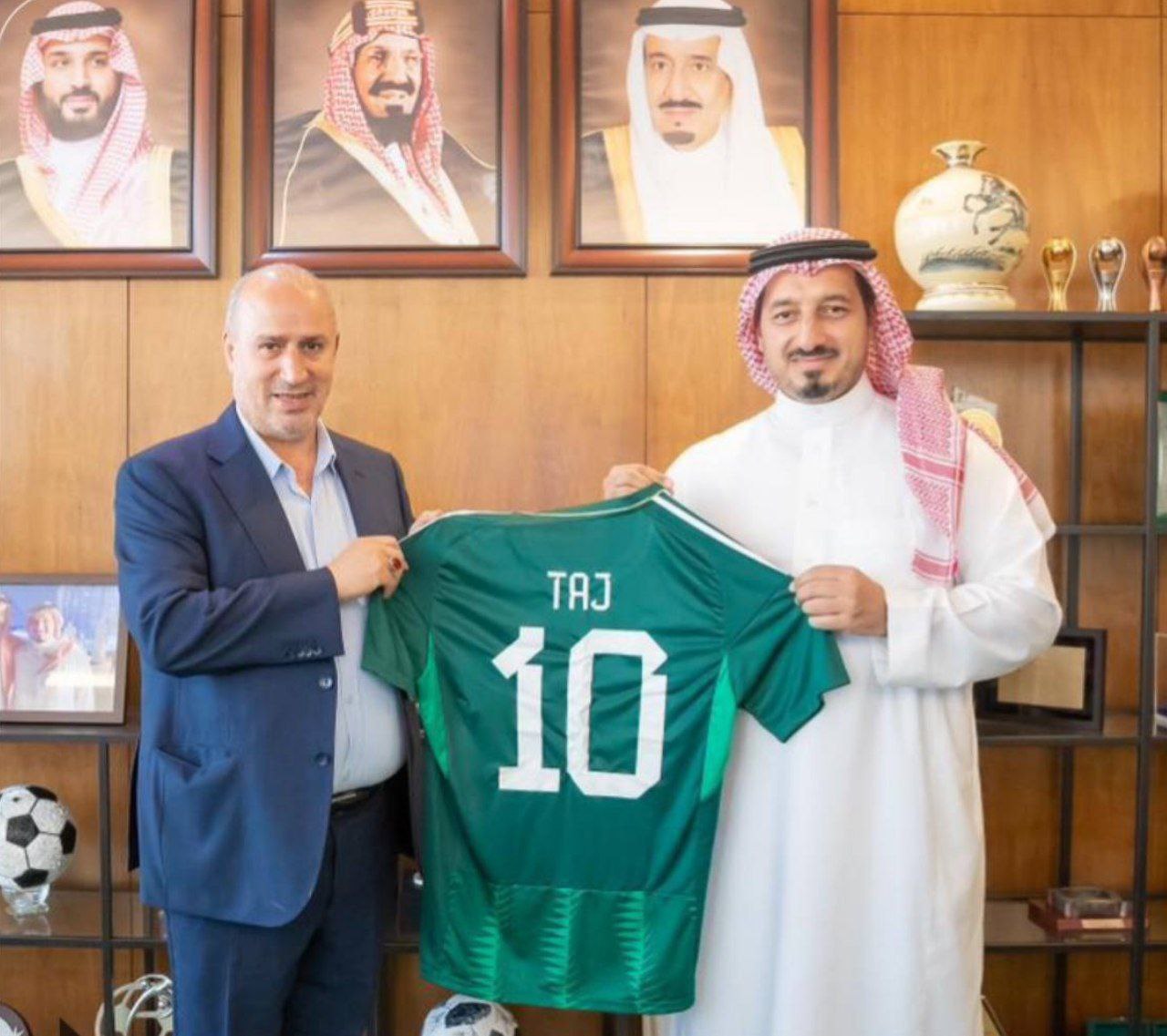 مهدی تاج لباس شماره ۱۰ تیم ملی عربستان را گرفت
